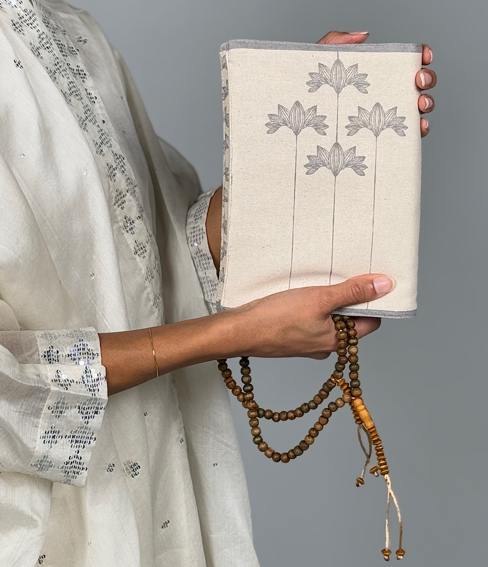 غلاف القرآن - رمادي