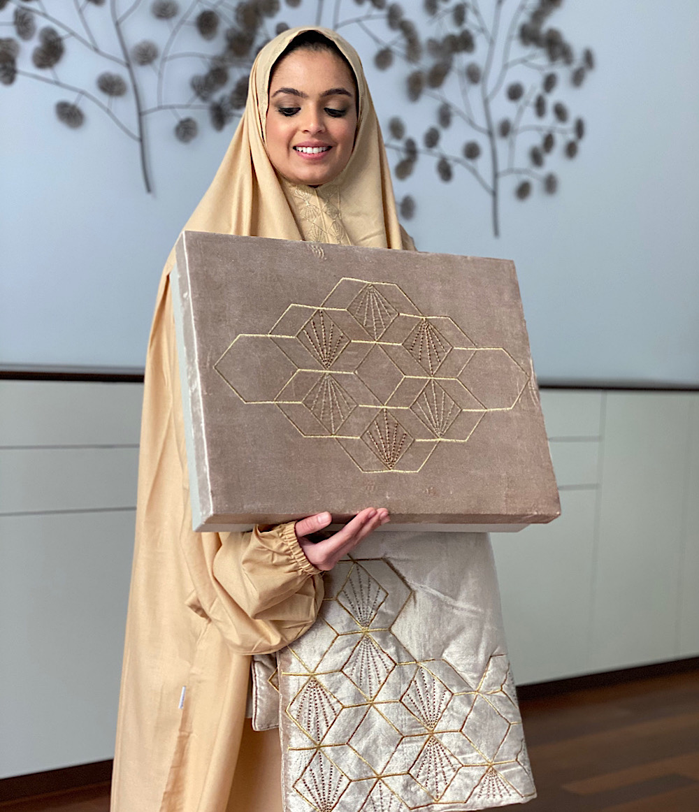 طقم صلاة مخمل - ذهبي فاتح  