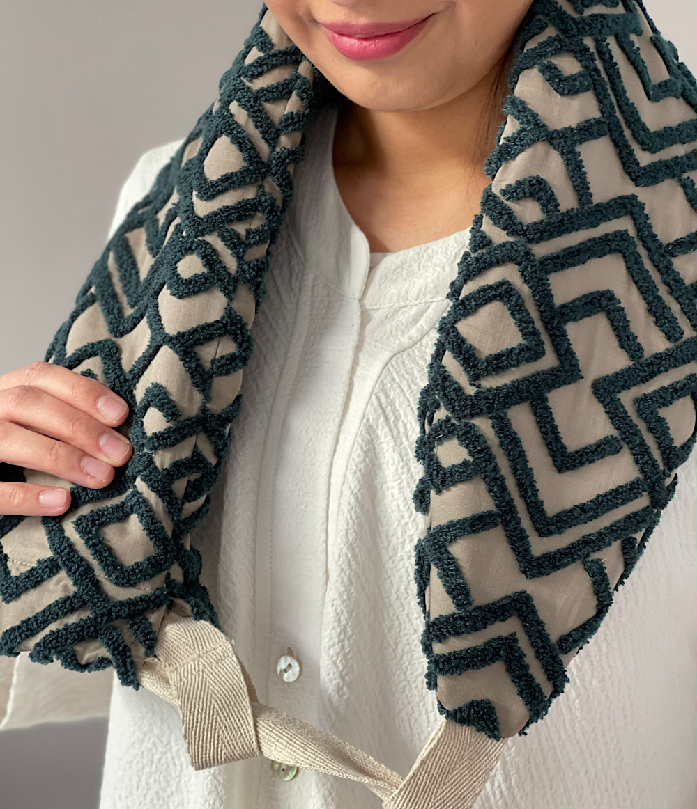 مطارة ماء حارمطرزة  - كحلي      