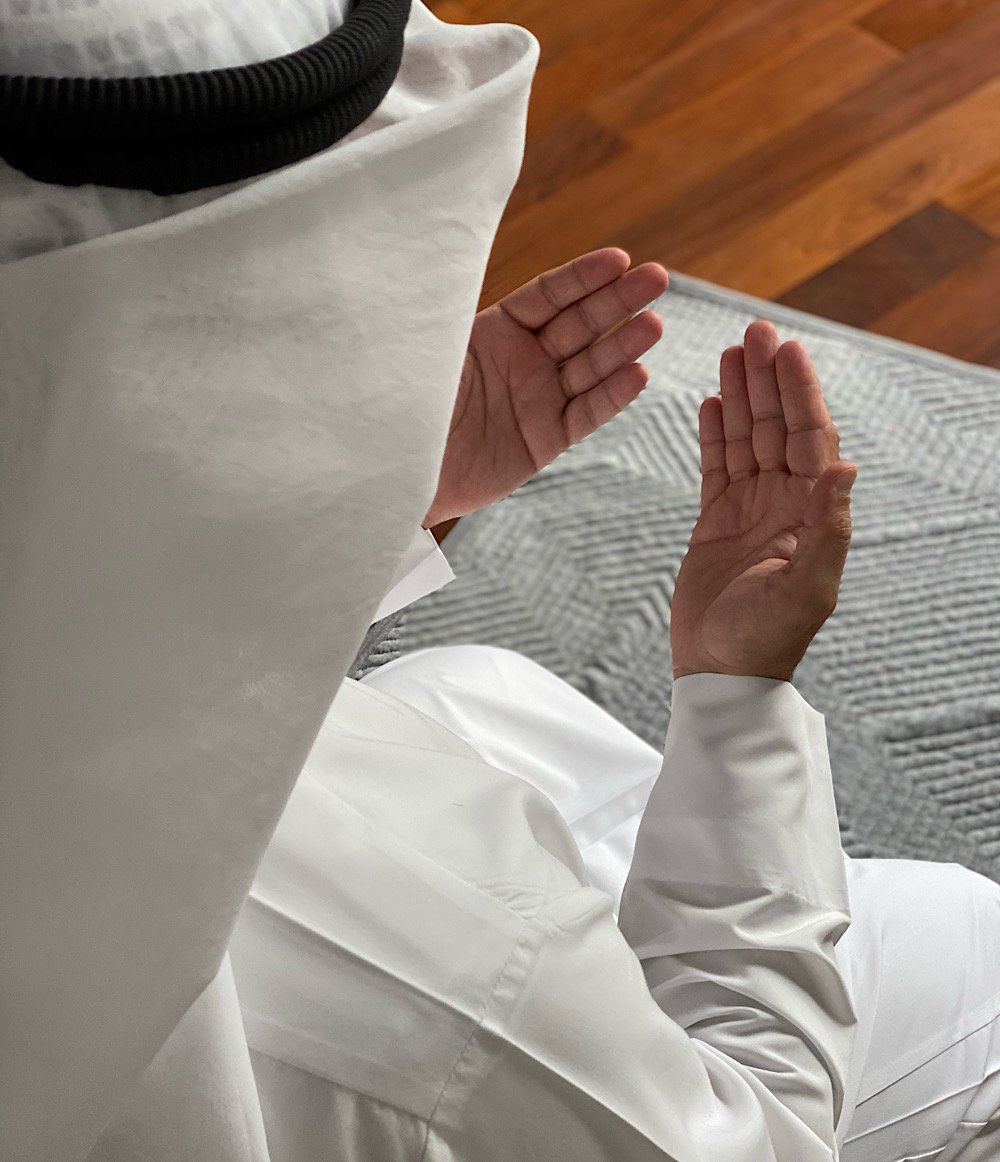 سجادة صلاة رجالي  - رمادي فاتح  